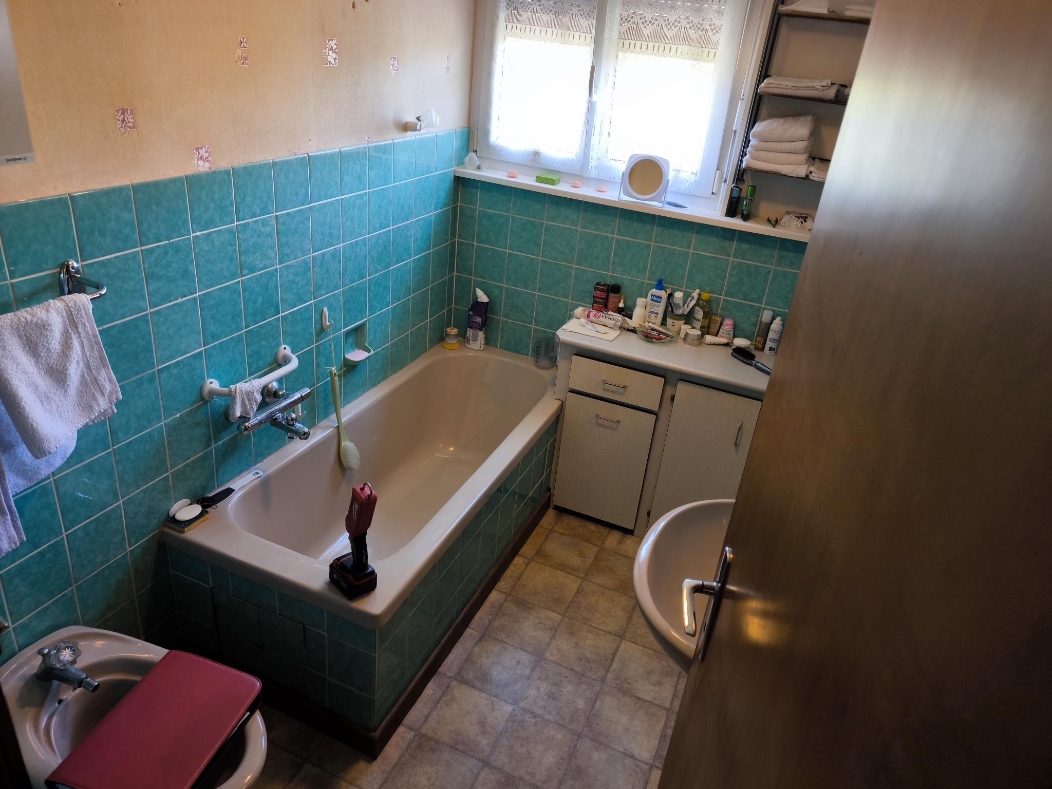 Ancienne salle de bain à rénover